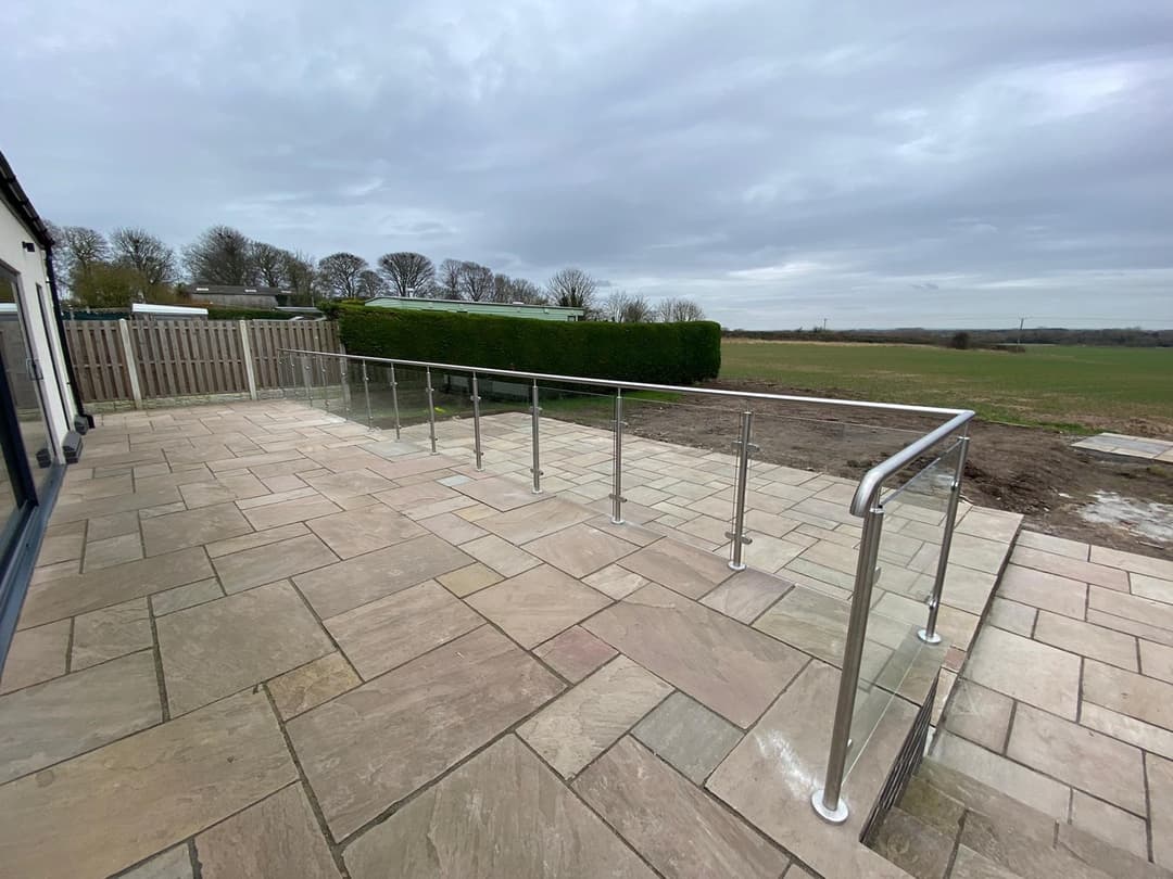 4 Benefits Of An Outdoor Glass Balustrade