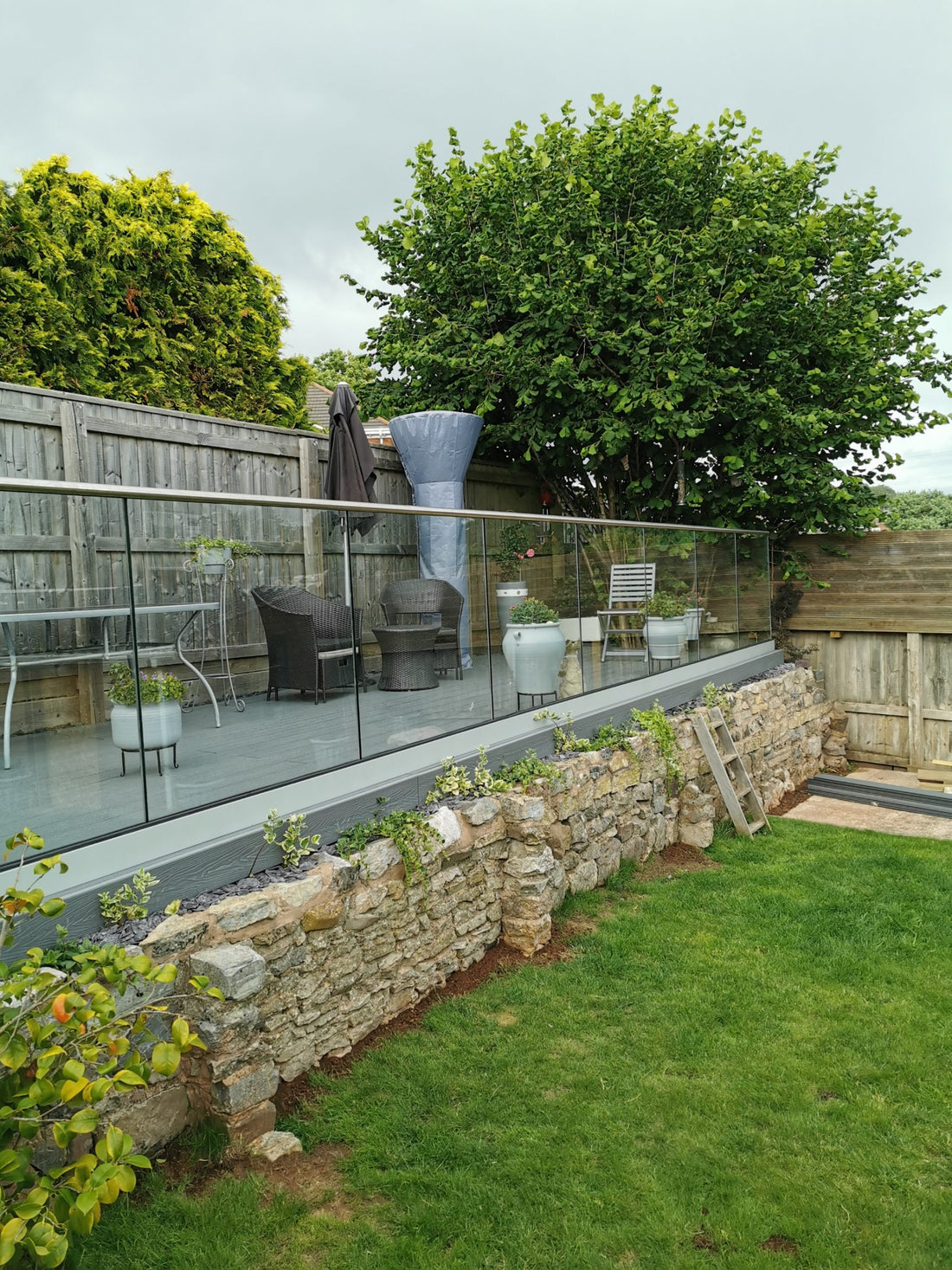 Get The Perfect Finish for your Deck or Patio with Our Glass Balustrades