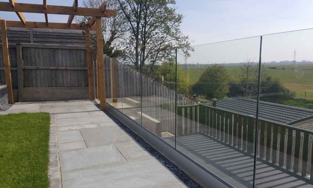 How to fit a Glass Balustrade?