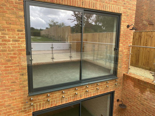 The Relationship Between Dunstable Glass and Point Fixings