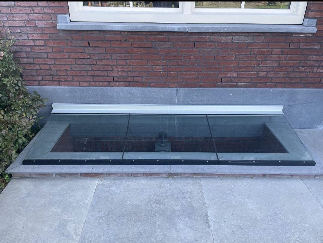 Airforce Cantilever Glass Canopy