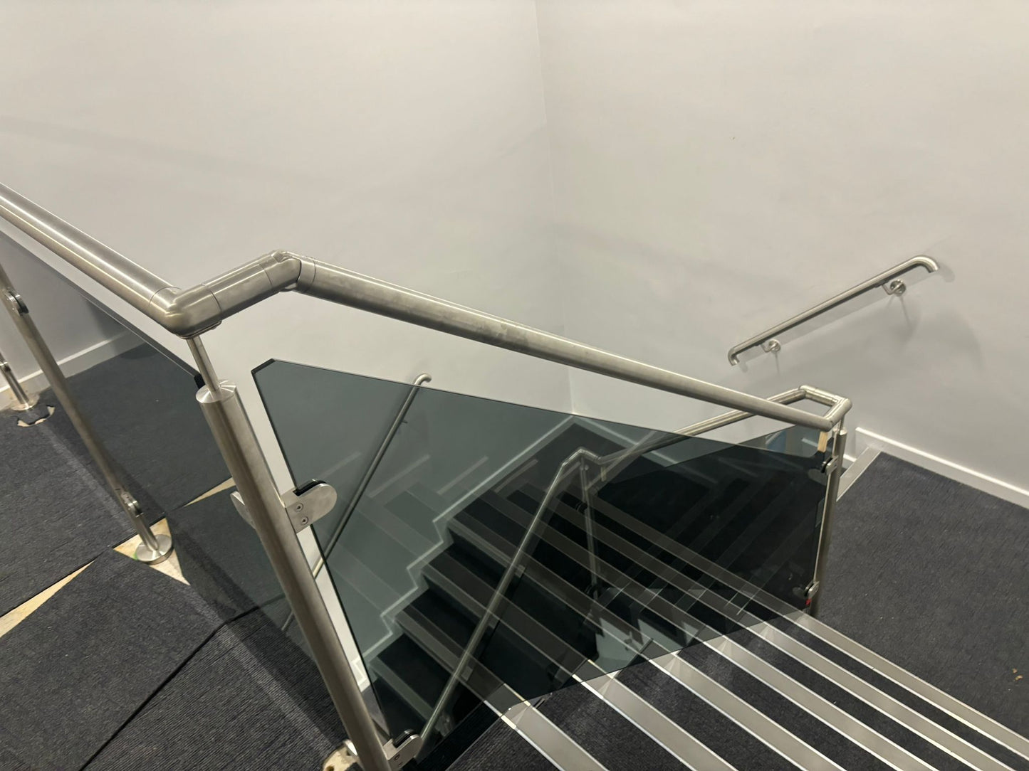 Handrail Brackets With 90° Saddle For 48.3mm x 2.6mm Upright