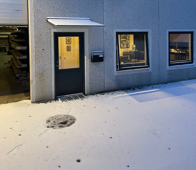 Airforce Cantilever Glass Canopy