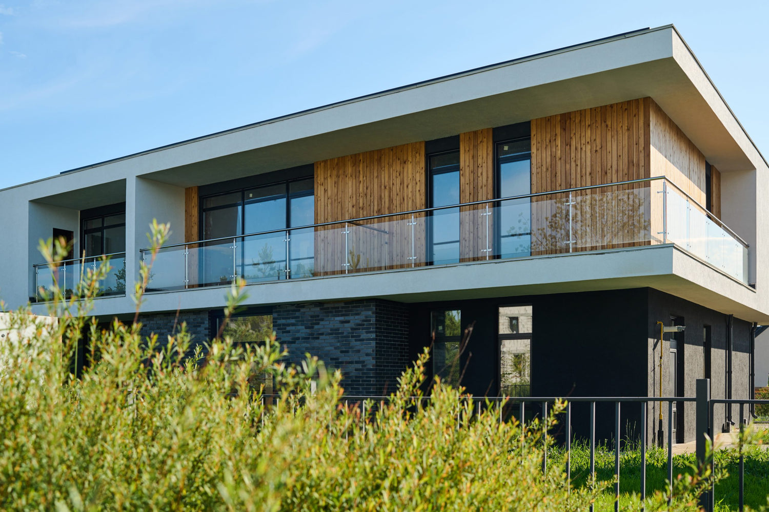 Post and Handrail Glass Balustrade - 4m